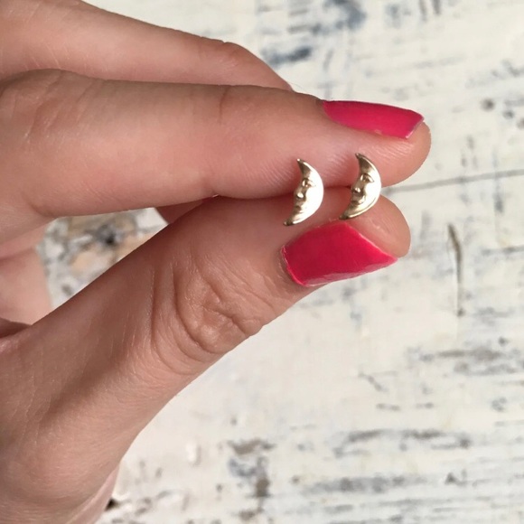 3/$15 🌞 dainty gold crescent moon studs ✨ - Picture 3 of 3